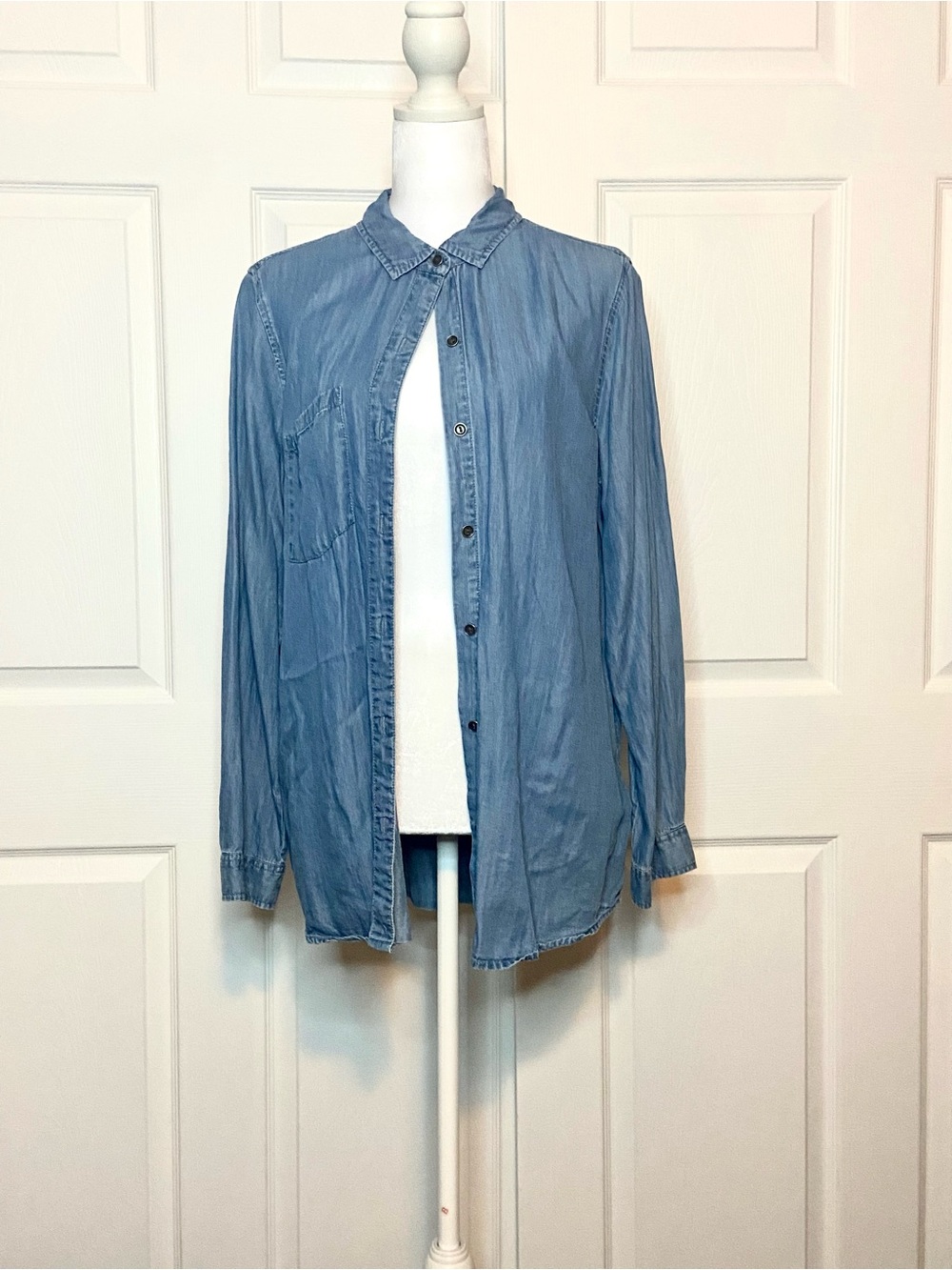 Allison Joy Blue Lyocell Chambray Floral Embroidered Button Down Shirt Large
